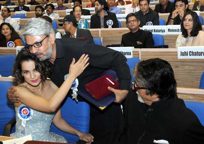 President honours talent at Bollywood-heavy National Awards
