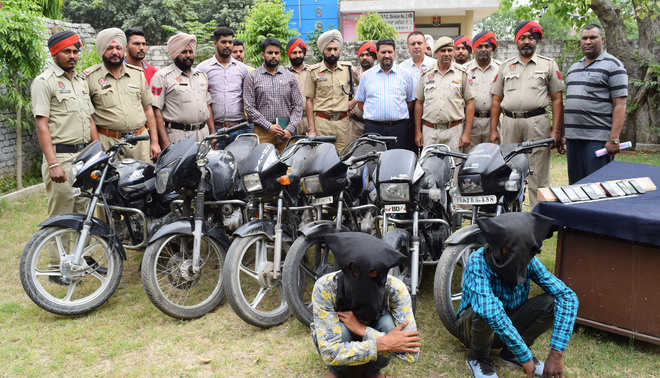 Gang of robbers busted; 6 bikes, 10 mobile phones recovered