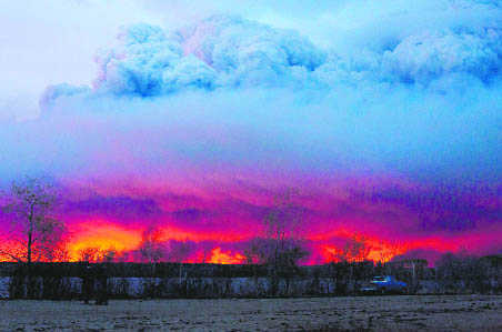 Wildfire: Alberta declares emergency