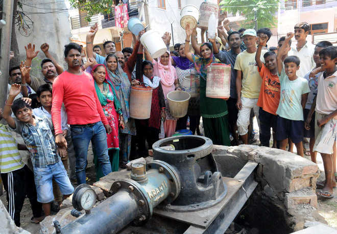 Non-functional tubewells add to water crisis in city