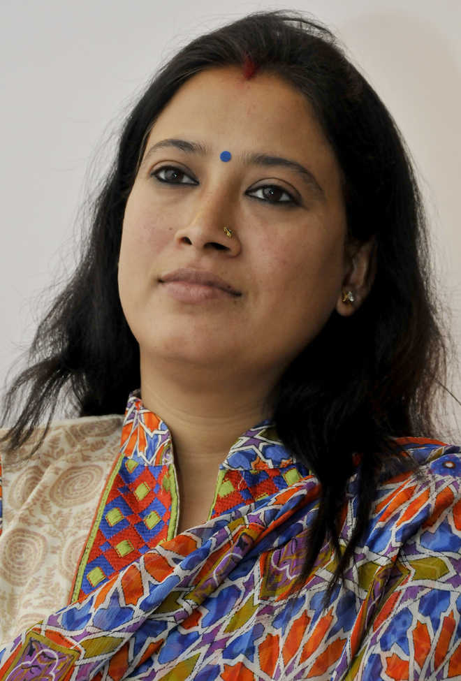 File:Shraddha Arya at the launch of Life OK's new TV serial Tumhari Paakhi  (07).jpg - Wikimedia Commons