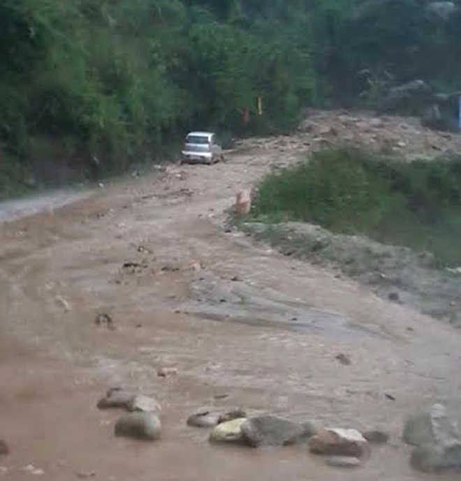 Rain triggers landslides, traffic halted on Rishikesh-Badrinath highway