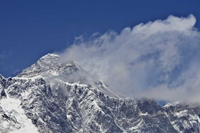 Indian climber dies, 2 others missing on Mount Everest