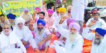Farmers begin five-day protest for debt waiver