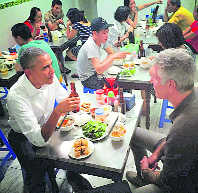 Obama drop-in at Vietnam street shop stuns all