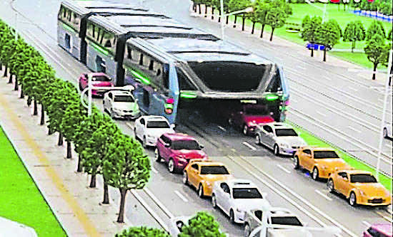 ‘Straddling bus’ to drive over cars in China