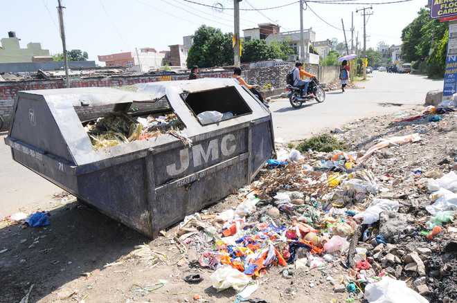 MC campaigns fail to prevent residents from dumping garbage on roadside
