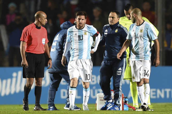 Messi worries Argentina with back injury