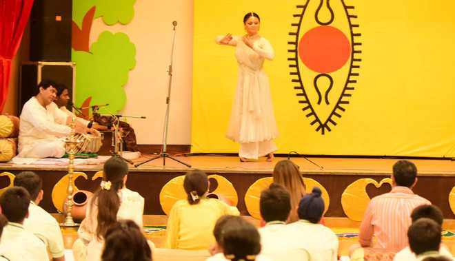 Noted artiste enthrals audience with classical dance