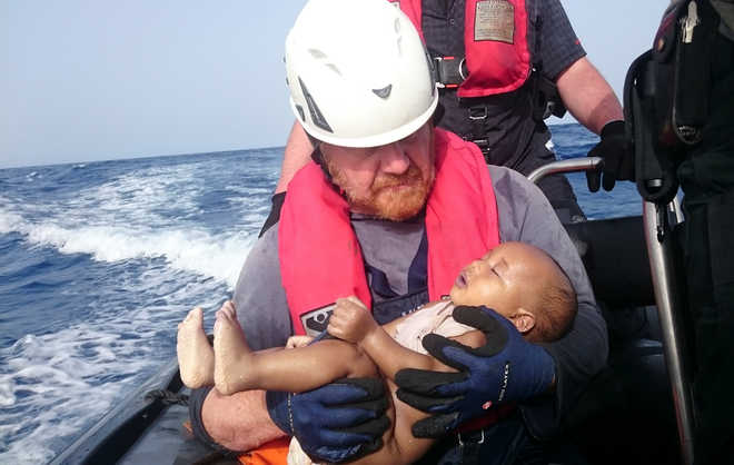 Drowned baby picture captures Mediterranean tragedy