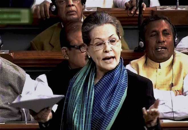 Sonia attacks govt over charges against Vadra, calls Modi ''Shehanshah''