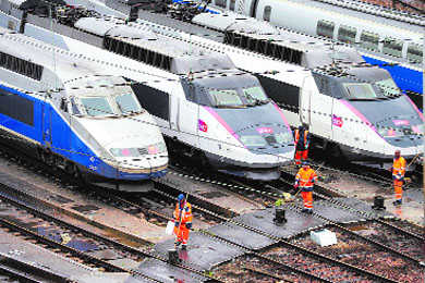 French rail workers’ strike raises Euro fears