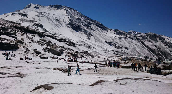 Permit up to Keylong, but bus never crosses Rohtang