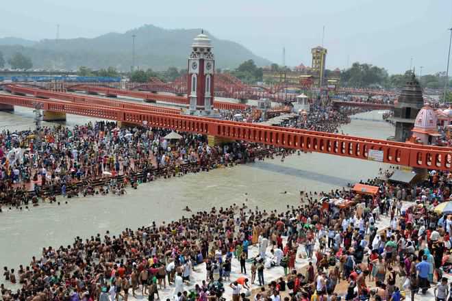 16 lakh take holy dip on Ganga Dasehra