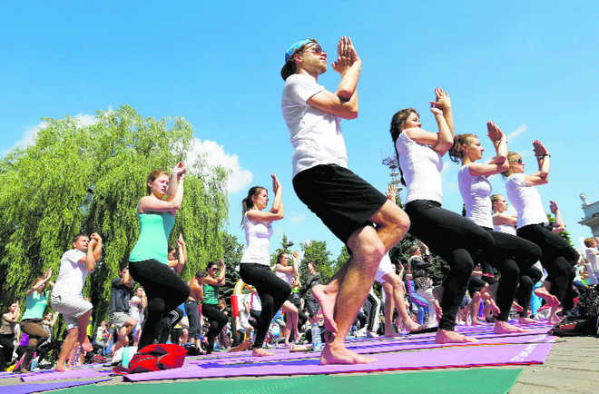 London to Melbourne, yoga enthusiasts twist & turn
