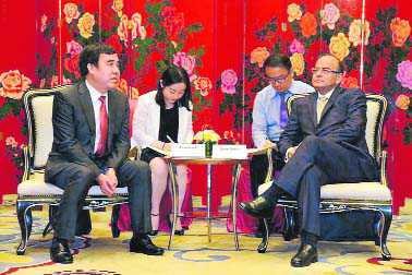 Jaitley meets top bankers in China, woos investors