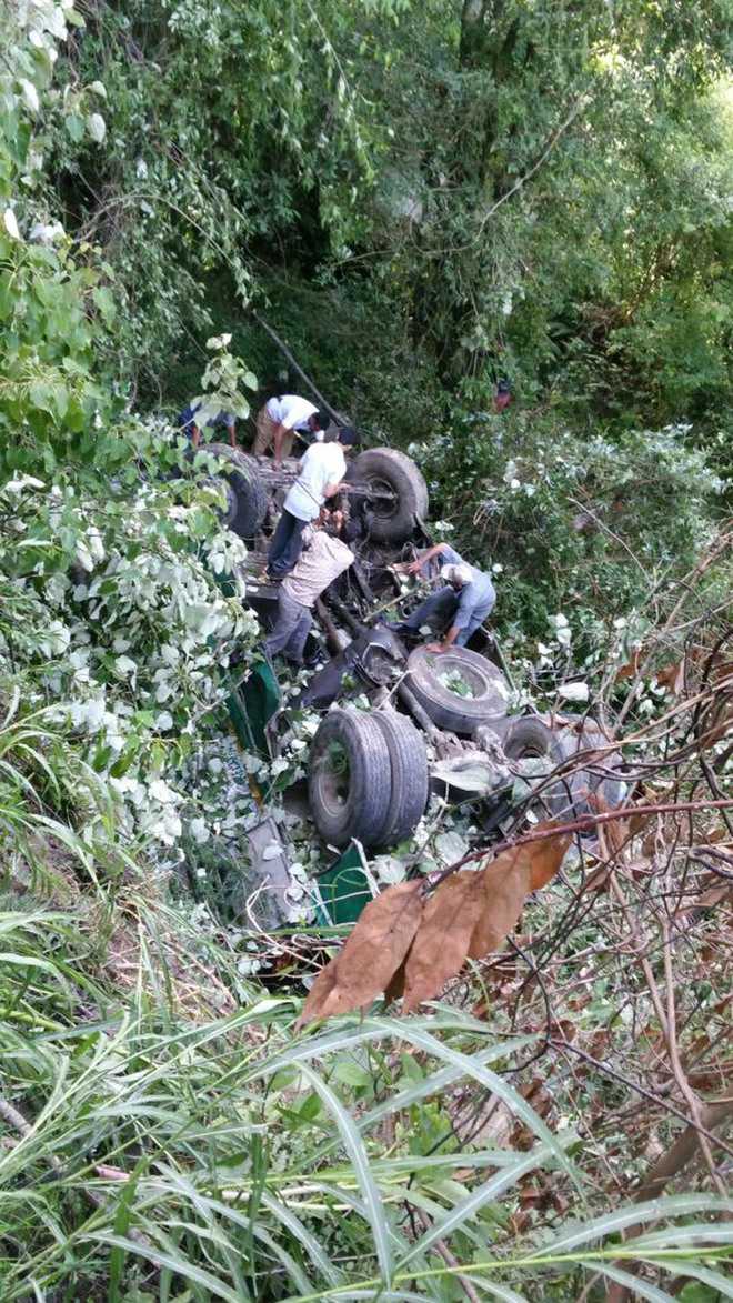 One killed, 24 injured as bus falls into gorge in Sundernagar