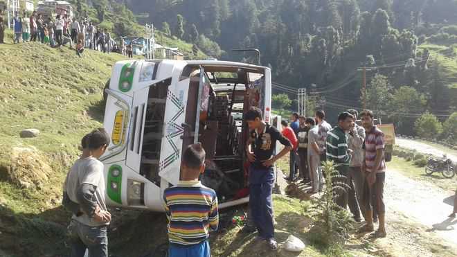 15 passengers injured as minibus falls into gorge