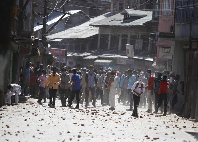 Stone-throwing in downtown Srinagar after Friday prayers