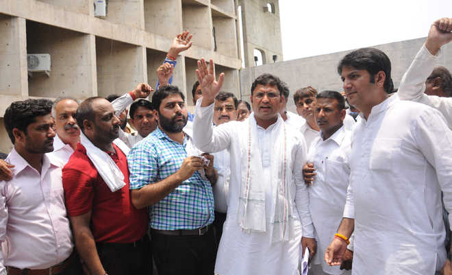 Ink controversy: Anand places records before electoral officer