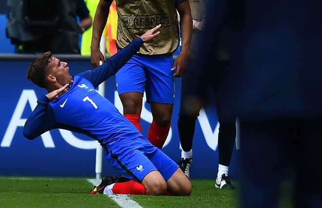 Griezmann double sends France into last-8