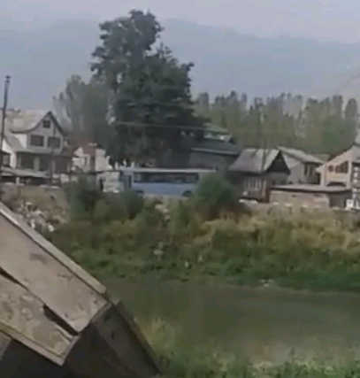 Pampore video shows ultras raining bullets for 2 minutes
