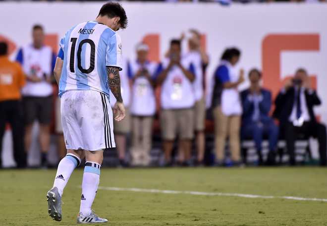 Maradona, Argentine President urge Messi not to quit