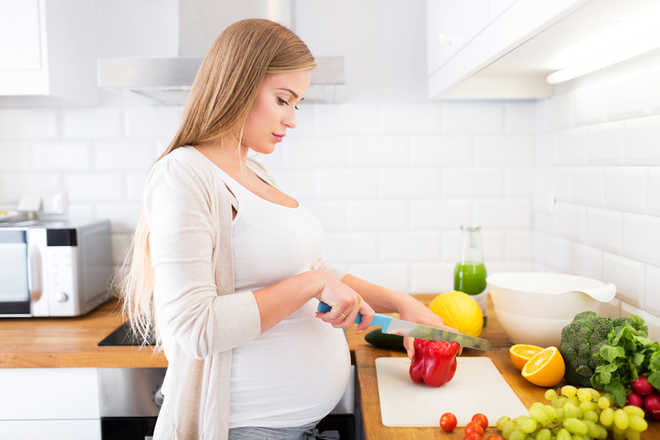 Mother’s ‘special’ diet may not shield kids from obesity