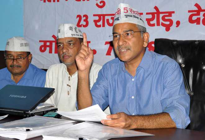 CM doing little to check corruption, alleges AAP