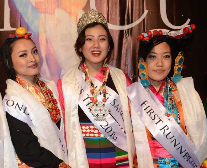 Miss Tibet draws flak for poor language skill