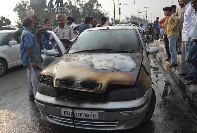 Car catches fire, no casualty