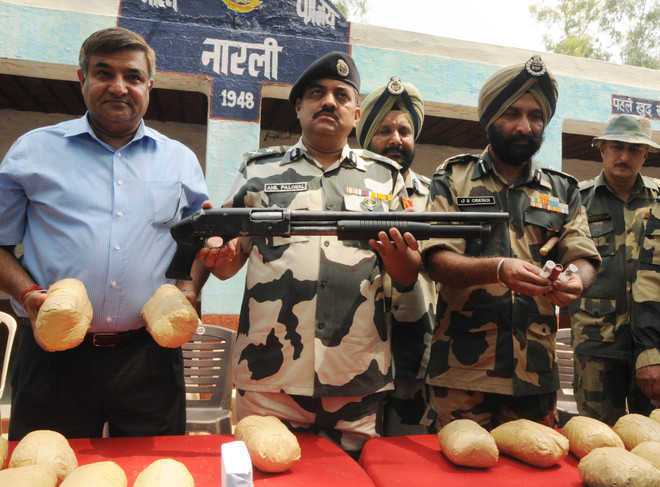 Day after foiling intrusion bid, BSF seizes 21-kg heroin