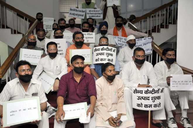 Day 2: BJP MLAs boycott Assembly, hold silent protest