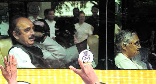 Cong kicks off campaign with bus yatra
