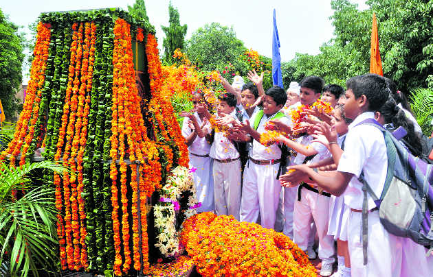Tributes paid to Kargil War heroes