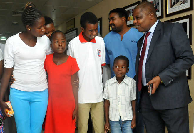 Zimbabwe Ambassador meets child patients at Fortis in Mohali