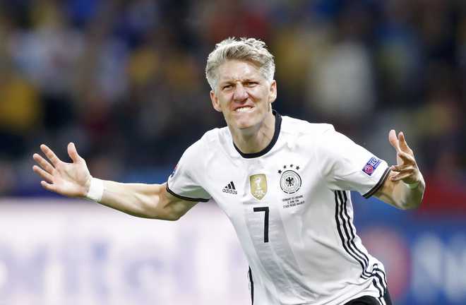 Germany captain Schweinsteiger announces international retirement