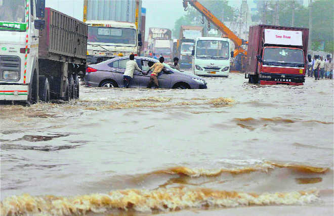 Gridlocked Gurgaon drains motorists