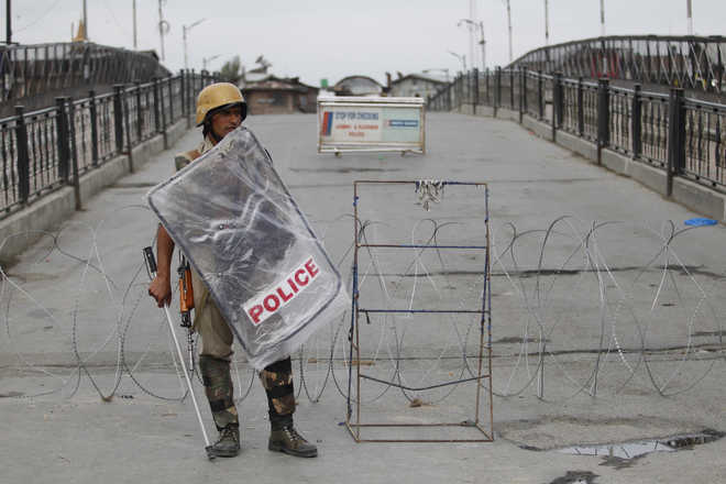 Kashmir remains paralysed for 40th consecutive day