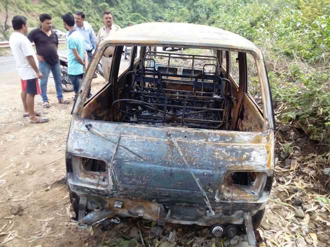 Maruti van catches fire, driver unhurt