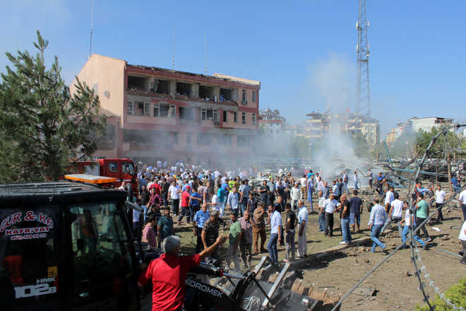 14 killed in attacks on police, military in Turkey