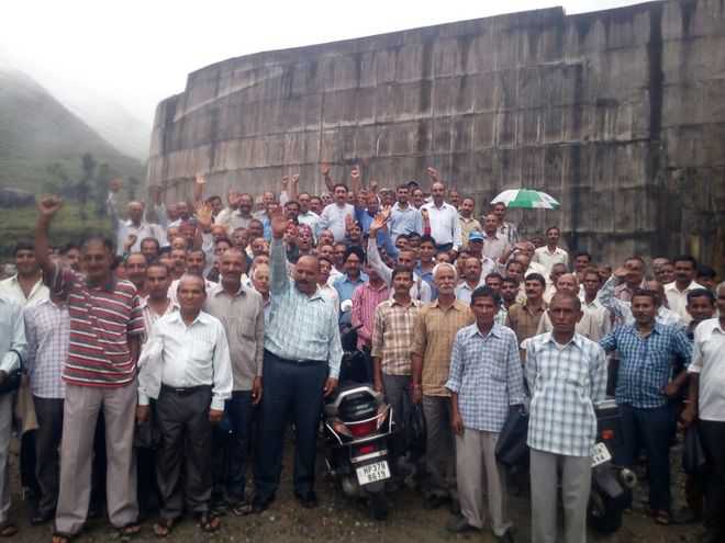 Farmers protest non-release of water for irrigation