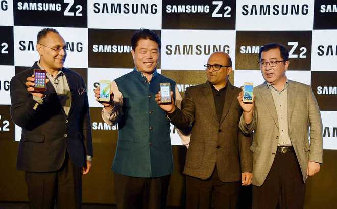 Samsung launches Z2 to woo feature phone users to switch