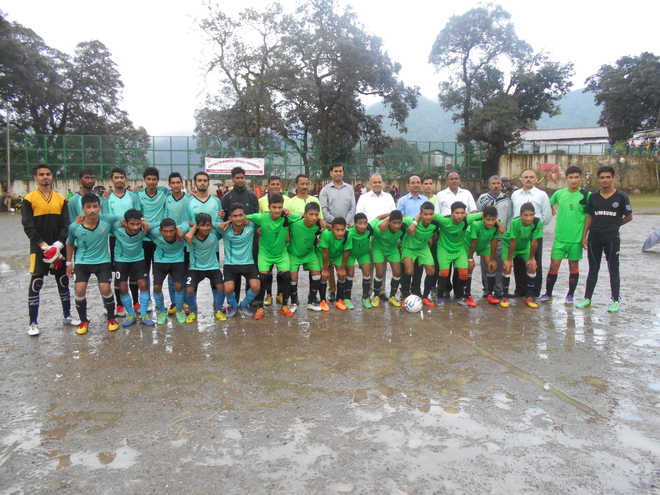 Mpsc Beat Oak Grove School 2 0 Lift Football Trophy