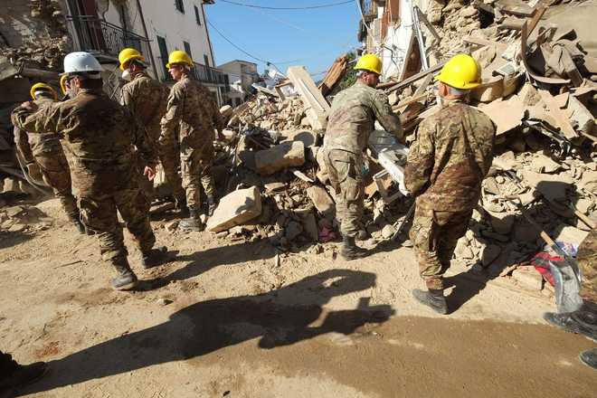 Italy earthquake toll hits 267, state funeral plan