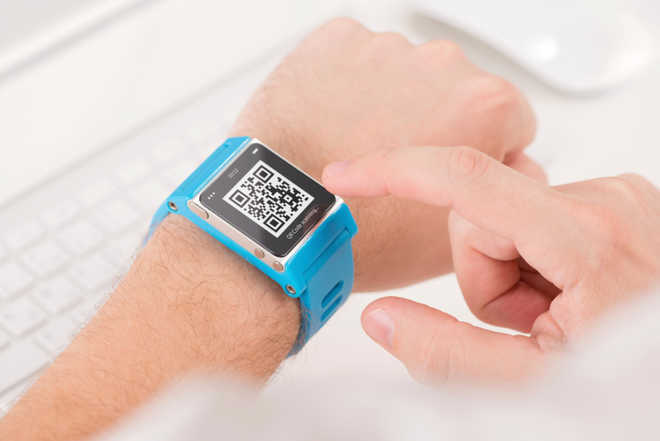 New technology lets smartwatch use power from larger devices