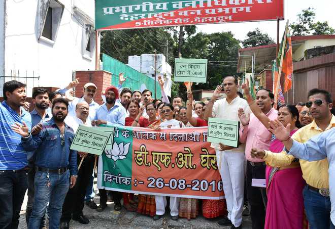 BJP workers protest proposed hike in Mall Road entry fee