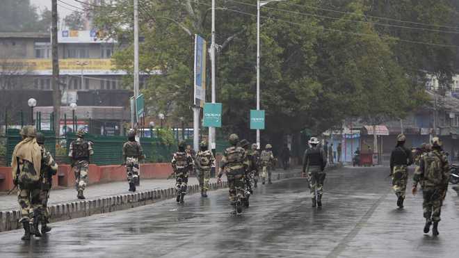 Policeman shot dead, curfew continues in Kashmir on day 50