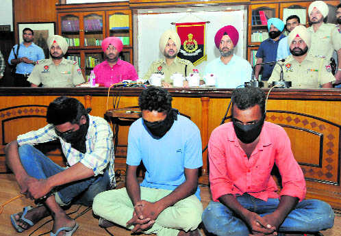 3 arrested; four gold chains, three mobikes recovered