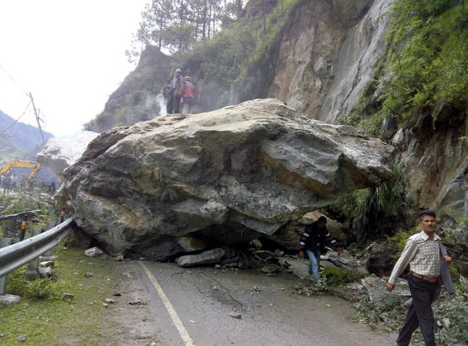 Massive landslide blocks Kinnaur highway